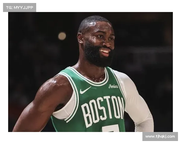 布朗如何凭借全面数据贡献实现23分11篮板8助攻的精彩表现